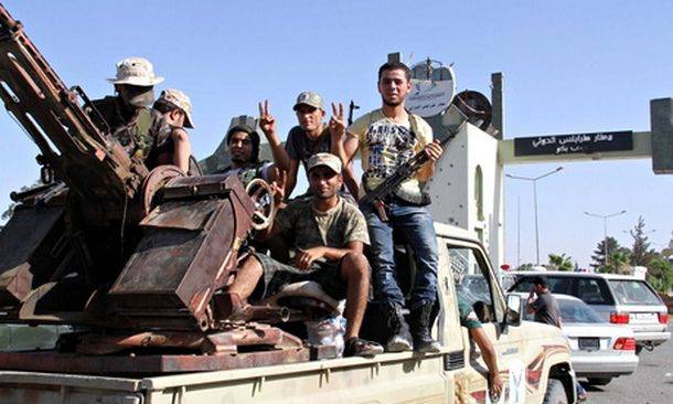 К юго-западу от ливийского Триполи идут бои между исламистами и племенем Варшифана
