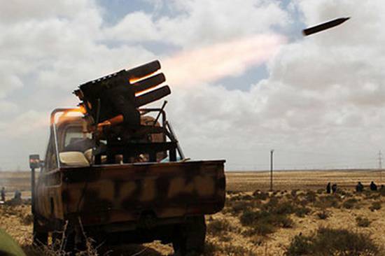 Ливийская армия выбила исламистов из Аль-Азизия и окружила их группировку в Гарьяне
