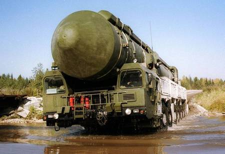 Два десятка ракетных комплексов "Тополь" перебросили в ходе учений РВСН в Поволжье