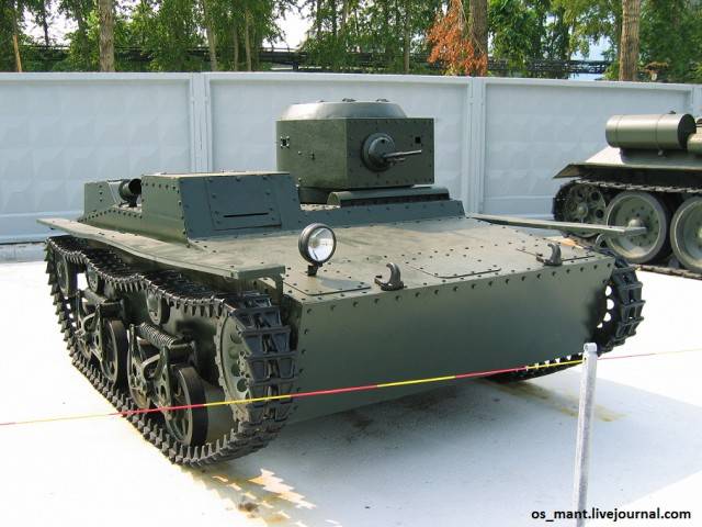 Советский легкий плавающий танк Т-38