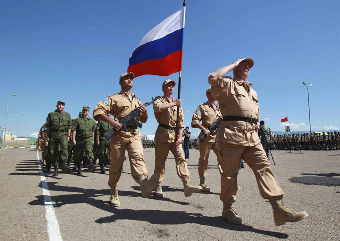 Российские военные в Таджикистане учат таджикский язык
