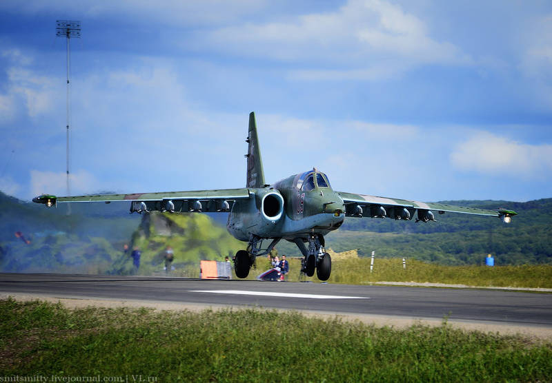 Российский боевой самолет впервые совершил посадку и взлет на федеральной трассе М-60
