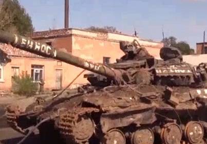 Ополченцы ДНР вытянули из болота украинский танк Т-64