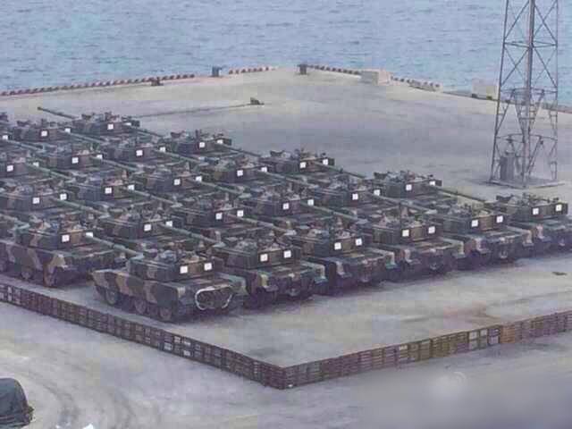Китай отправил крупную партию танков неизвестному заказчику