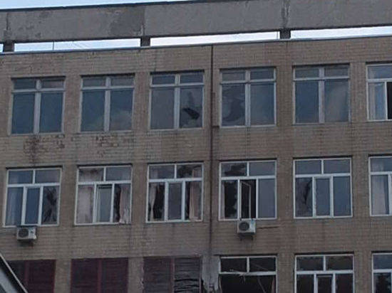 Открытие нового учебного года в Донецке: украинский снаряд угодил в школу, двое погибших