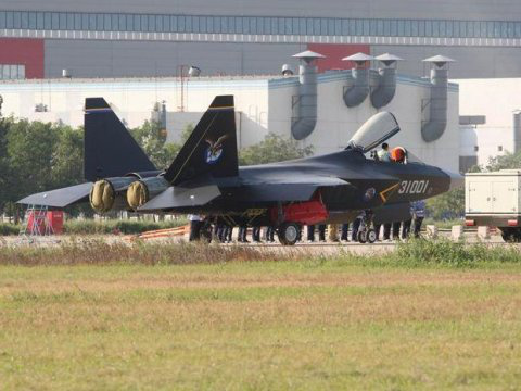 Китайский стелс-истребитель Shenyang J-31 сможет противостоять F-35