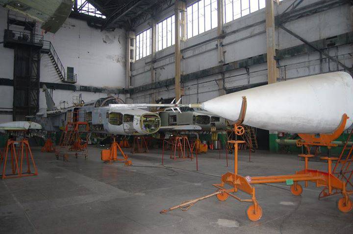 На николаевском авиационном ремонтном заводе идет восстановление Су-24