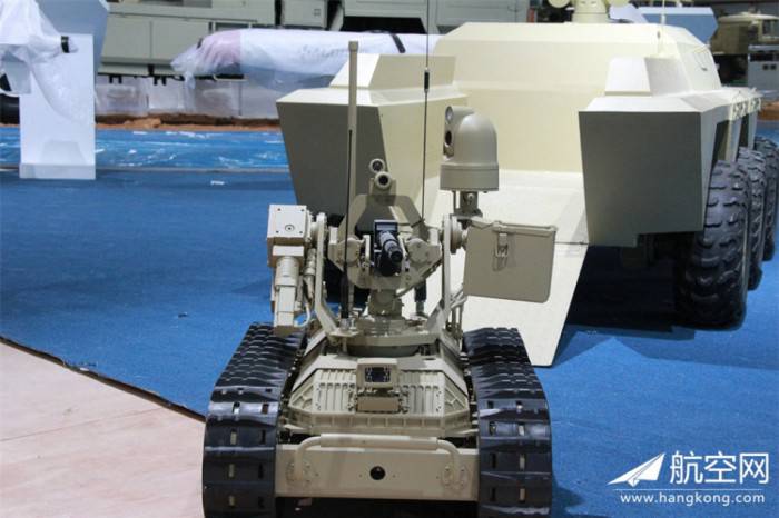 Китай разработал военного робота нового поколения
