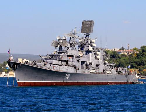 В Севастополе загорелся большой противолодочный корабль «Керчь»