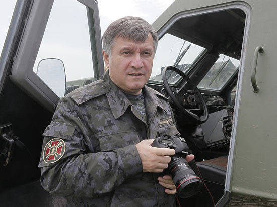 Аваков пообещал Нацгвардии "сверхактуальное и неожиданно резкое для врага" вооружение