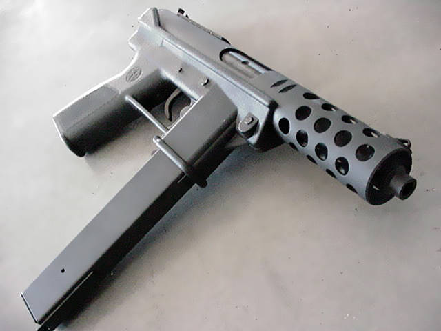 Штурмовой пистолет Intratec TEC-9. 