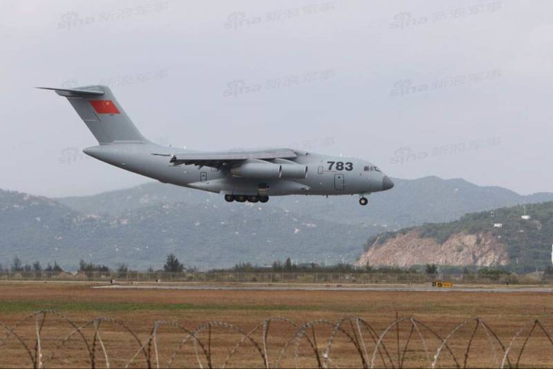 Перспективный китайский военно-транспортный самолет Y-20