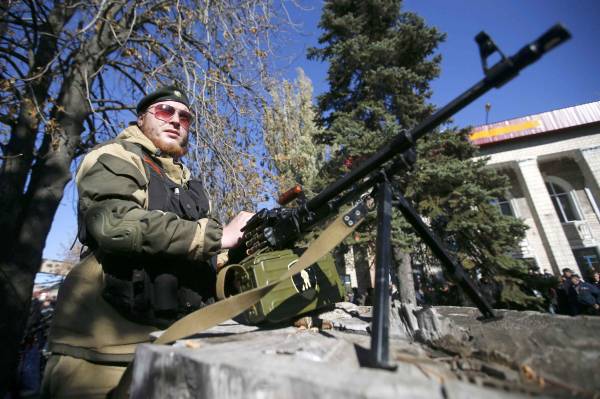 На Донбассе идут активные бои по всей линии фронта