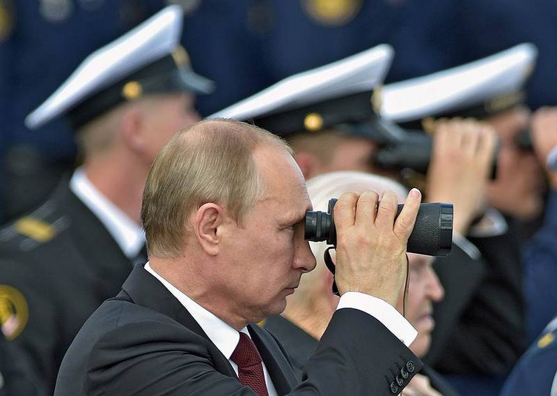 Путин уверен, что Россия способна преодолеть новые вызовы в сфере ВПК