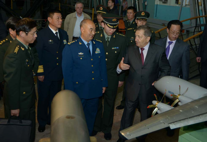 КБ “Антонова” разработало для Китая новую версию военно-транспортного самолета