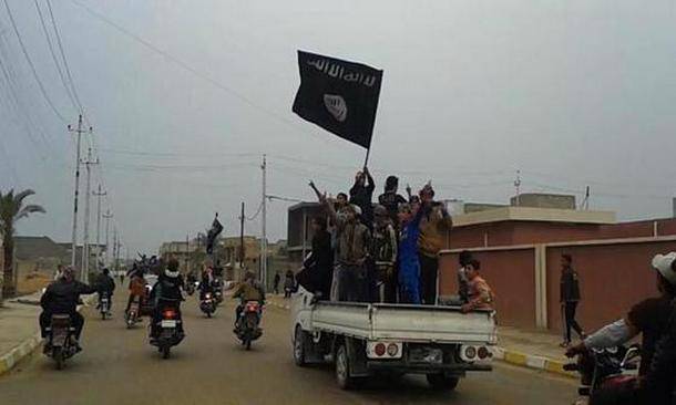 "Исламское государство" штурмует армейские позиции в Рамади и пытается захватить город