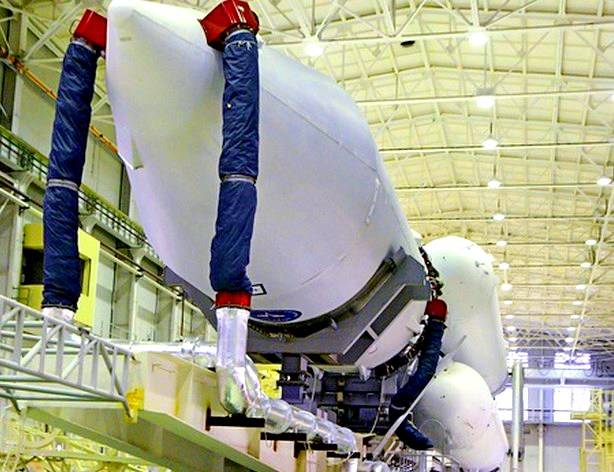 Тяжелую версию ракеты-носителя «Ангара» вывезли на старт Тяжелую версию ракеты-носителя «Ангара» вывезли на старт
