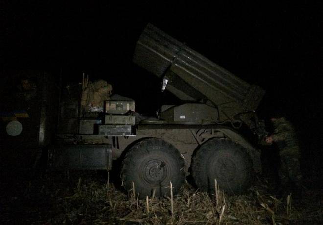В Донецке интенсивные бои в аэропорту, артобстрел из Песок, приближаются танки ВСУ
