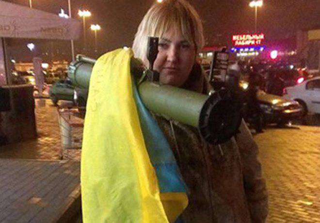 Как в Сомали: милиция не стала задерживать харьковчанку, гулявшую с гранатометом Как в Сомали: милиция не стала задерживать харьковчанку, гулявшую с гранатометом