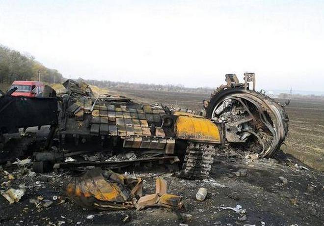 Артиллерия ополченцев уничтожила украинский танк, в Песках идут стрелковые бои