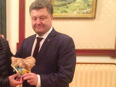 Порошенко играет в кукол и уверен, что после падения «Донецка» враг придет во Львов