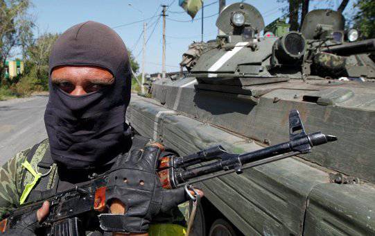 Ополченцы отстреливают украинских десантников в аэропорту