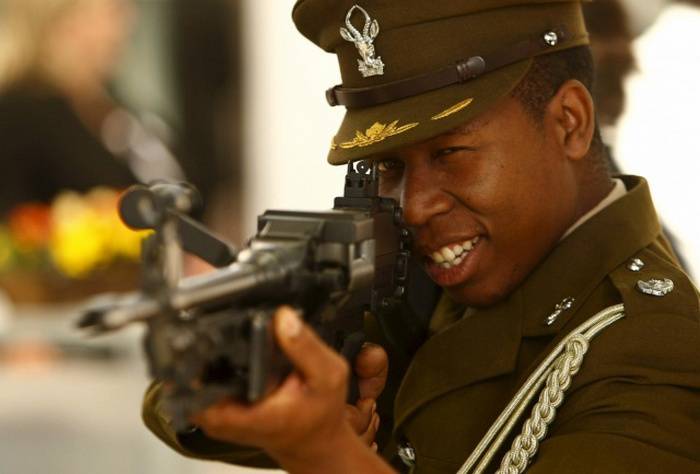 Командировка в африку. Оружие Танзании. Оружия танзанийских абарененов. Оружие привет.