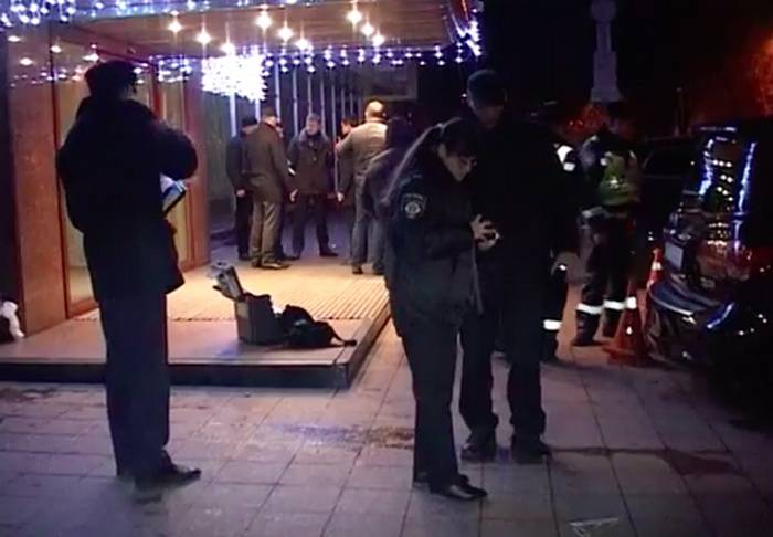 В Киеве под ноги депутатов Верховной Рады бросили гранату В Киеве под ноги депутатов Верховной Рады бросили гранату