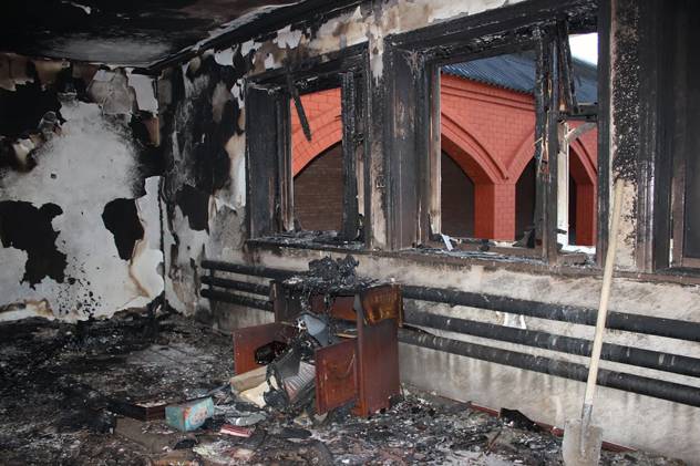 В Чечне сжигают дома боевиков