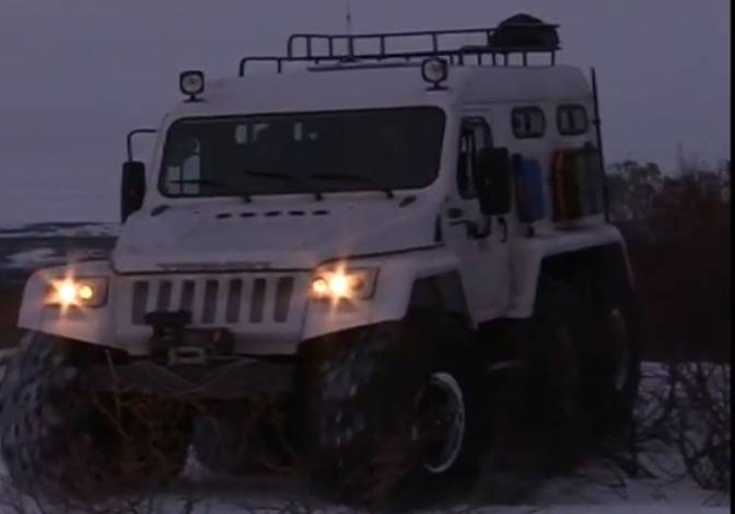 В Заполярье испытали новый военный внедорожник В Заполярье испытали новый военный внедорожник