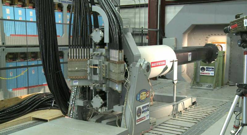 Инженеры компании «BAE Systems» испытали прототип импульсного ускорителя, способный разогнать снаряд до скорости 7,5 Маха