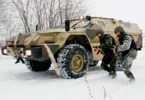 На учениях армии ЛНР засветились новейшие бронемашины «Выстрел»