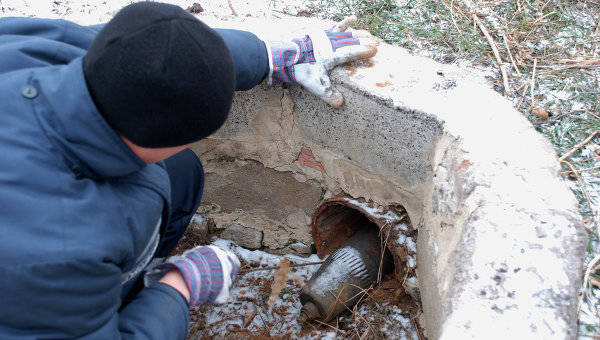 Спасатели ДНР обезвреживают неразорвавшиеся мины и снаряды