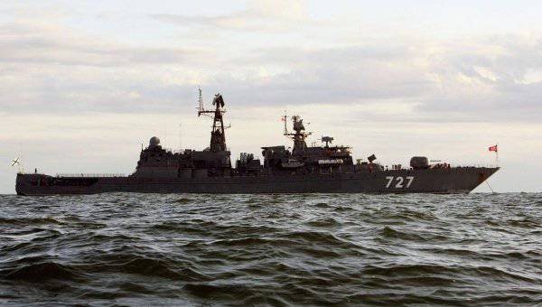 Сторожевой корабль ВМФ РФ начал форсировать Суэцкий канал