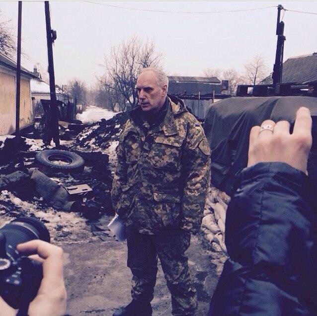Командир ВСУ прибыл в Донецк забрать тела погибших украинских военных Командир ВСУ прибыл в Донецк забрать тела погибших украинских военных