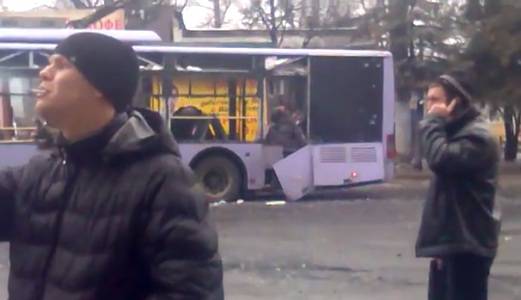 Снаряды ВСУ попали в троллейбус и остановку в Донецке, множество жертв