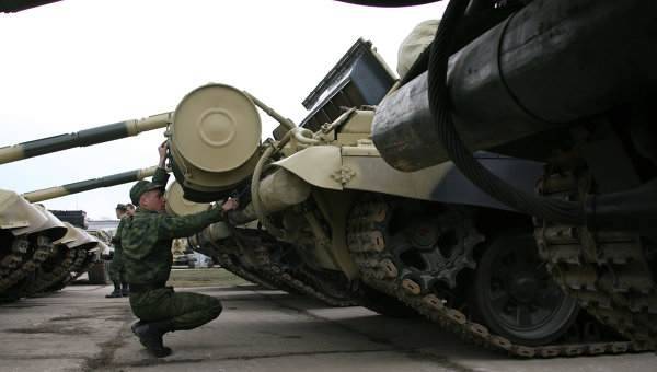 Брошенные силовиками танки ополченцы решили восстановить и использовать