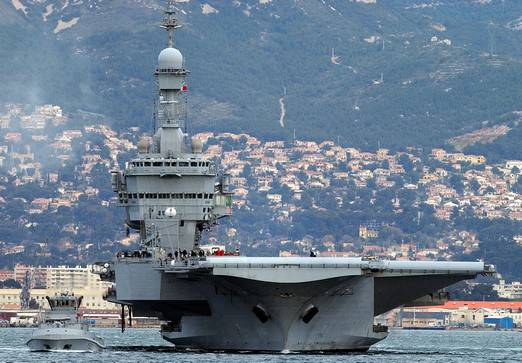 Франция отправит авианосец на войну с ISIS