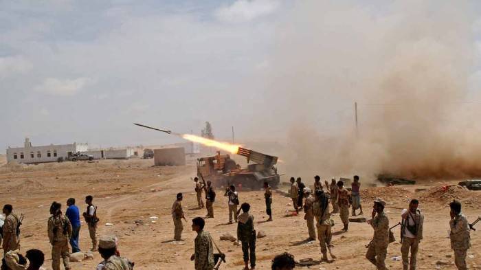 В столице Йемена начался бой между армией и повстанцами-шиитами