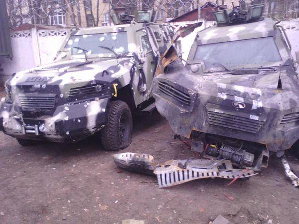 Под Мариуполем ополченцы подбили очередной бронеавтомобиль КрАЗ Кугуар
