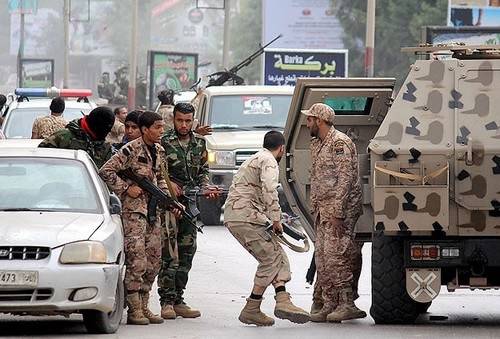 Ливийские боевики убили 19 человек на блокпосту Сукна, бои идут в Завия