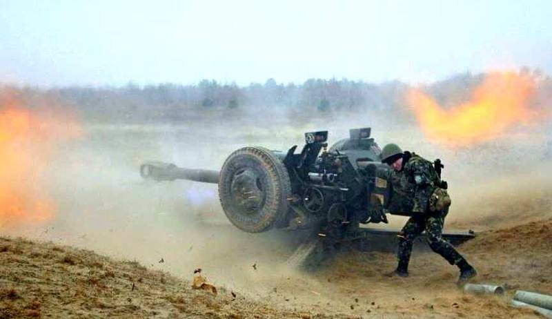 Артиллерия ополчения прямой наводкой успешно уничтожает танки оккупационных сил