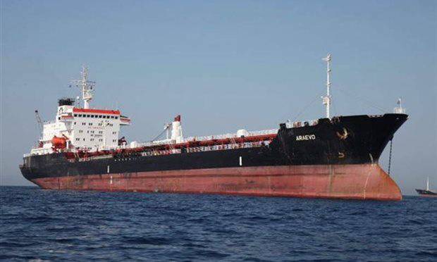 Самолет ливийских ВВС нанес удар по греческому танкеру