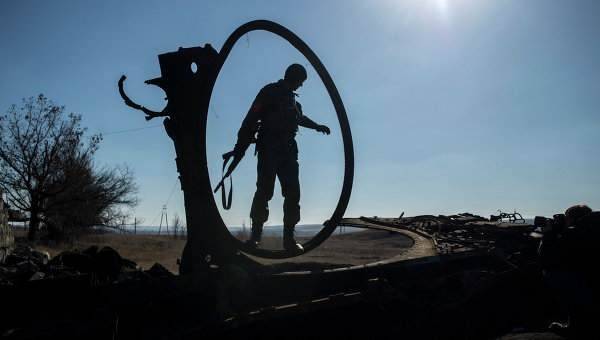 Бои в Донбассе возобновились по всему фронту