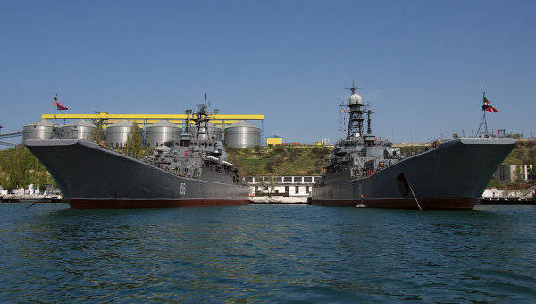 Учения на Черноморском флоте: корабли отрабатывают артиллерийские бои