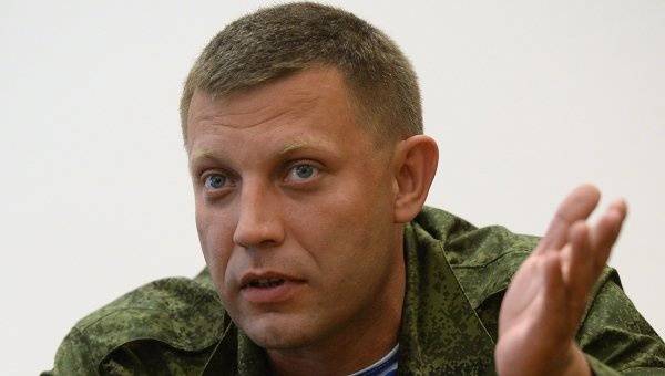 Александр Захарченко подписал план отвода тяжелых вооружений Александр Захарченко подписал план отвода тяжелых вооружений