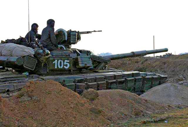 Украинские танки накапливаются под Волновахой и занимают боевые позиции