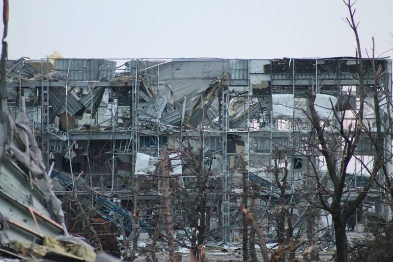 Над аэропортом Донецка жуткий смрад, силовики «забыли» о телах товарищей