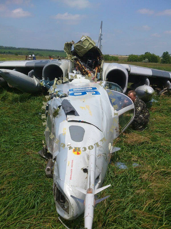 Украинский Су-25М1 N06 подбитый 2 июля 2014