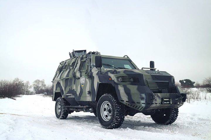 Украинские волонтеры модернизировали бронеавтомобиль "Кугуар"
